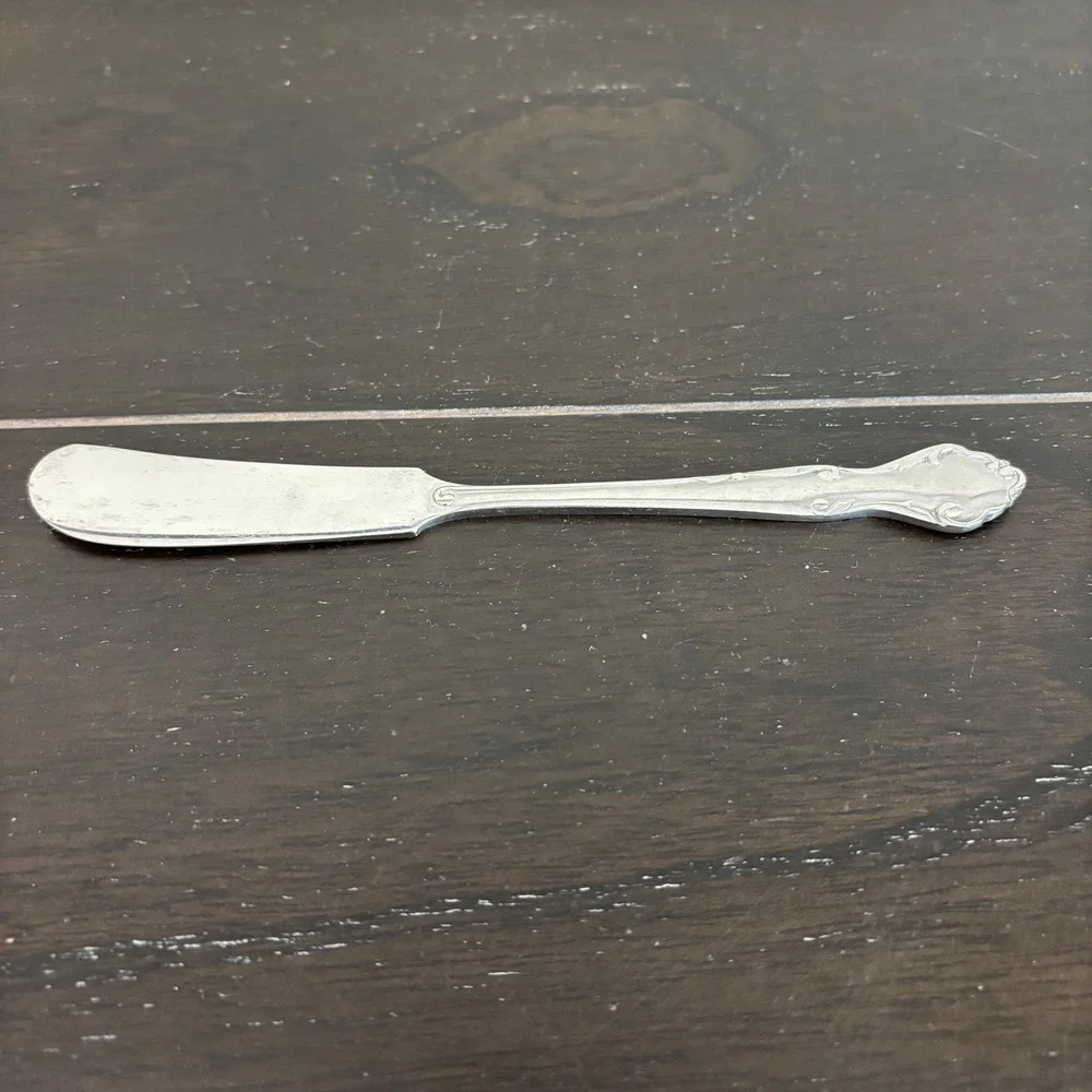 Nasco Elizabethan Stainless Butter Spreader Japan Scroll Handle Flatware Silver